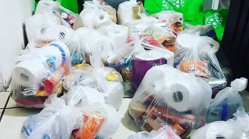 Decenas de despensas fueron entregadas a los más necesitados.